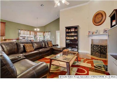 2041 HUNTERS RIDGE DR, BATON ROUGE, LA 70816