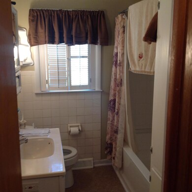 870 Bernhard Rd, Columbus, OH 43213 - photo 3