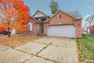 4852 Burberry Dr unit 212, Warren, MI 48092 - photo 2