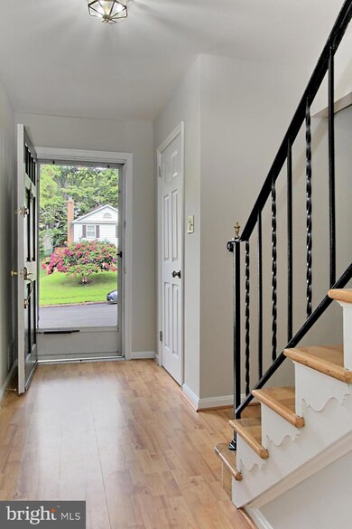 6829 Stoneybrooke Ln, Alexandria, VA 22306 - photo 6