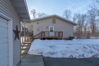 Tarred driveway, Central air & Natural gas.