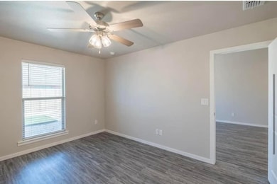 2109 N Avenue K unit B, Lubbock, TX 79403 - photo 6