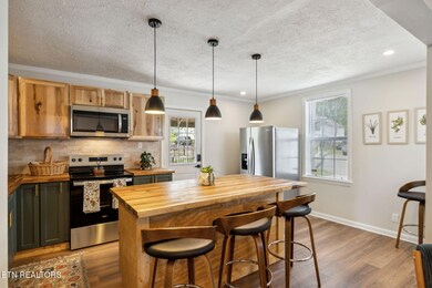 19-web-or-mls-1721 Crestview St - 019