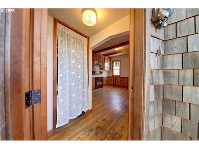 123 W 1st Ave, Cannon Beach, OR 97110 - photo 4