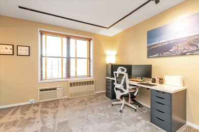 80-35 Springfield Blvd unit 4F, Oakland Gardens, NY 11364 - photo 4