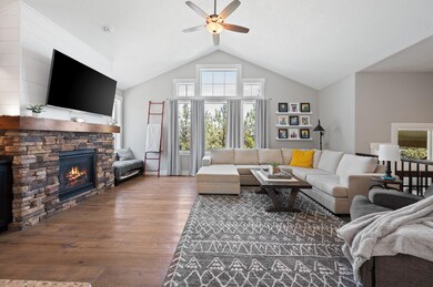 2447 SW Valleyview Dr, Redmond, OR 97756 - photo 3