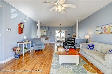 06-SMV_102ABeachDr-06