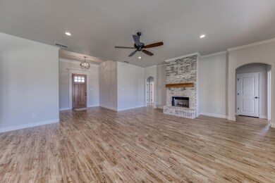 305 Falcon Ct, Springtown, TX 76082 - photo 6