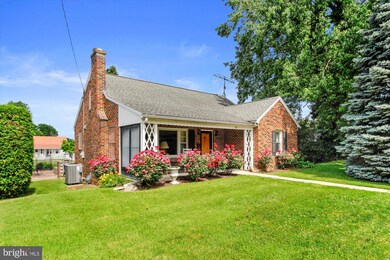 32 S Oller Ave, Waynesboro, PA 17268 - photo 2