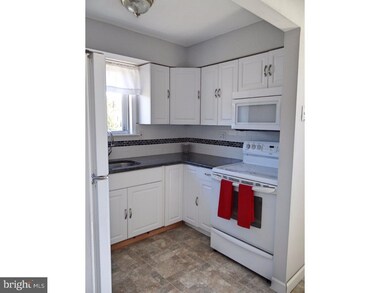 418 Cherokee Dr, Browns Mills, NJ 08015 - photo 3