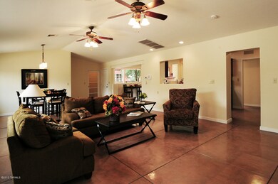 LARGE OPEN GREAT ROOM