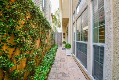 2122 Mcduffie St, Houston, TX 77019 - photo 2