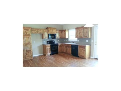Wide Open Kitchen with Pantry & All new GE applian