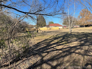 1319 N Wolfe Ln, Ada, OK 74820 - photo 5