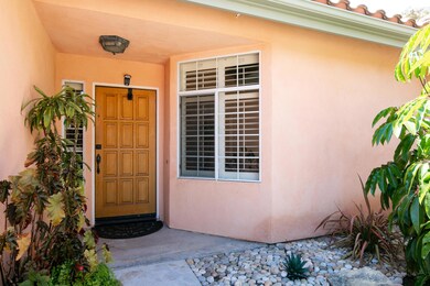 1252 Cravens Ln-002-014-Front Entry Deta