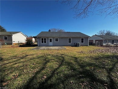 336 Cheltenham Dr, Winston Salem, NC 27103 - photo 3