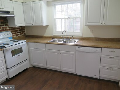 8439 Penshurst Dr unit 602, Springfield, VA 22152 - photo 5