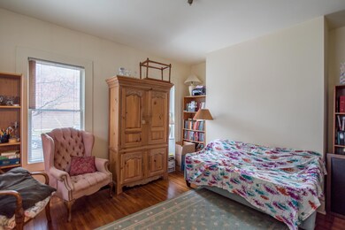 99 - Living Room