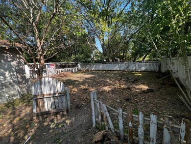 1517 E Tennie St, Gainesville, TX 76240 - photo 6