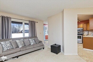 06-Living Room 20220411-DW-2762