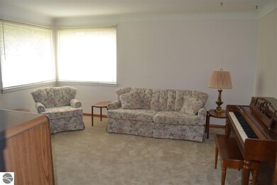 Nice large windows let in lots of sunlight!