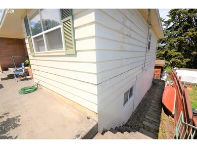 817 E 16th Place, the Dalles, OR 97058 - photo 4