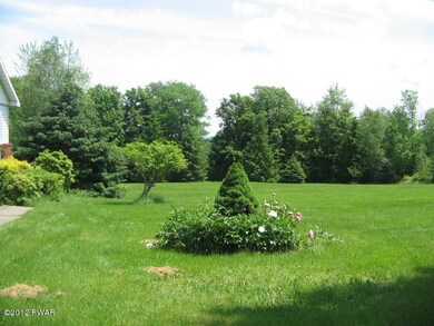 11 Wood St, Honesdale, PA 18431 - photo 2