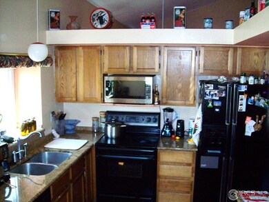 Kitchen w/ Granite Countertops