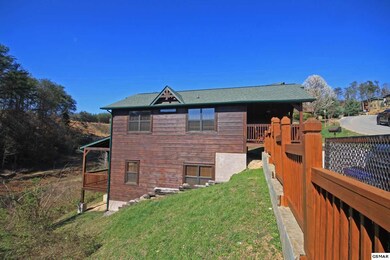 921 Mcmakin Way, Pigeon Forge, TN 37863 - photo 2