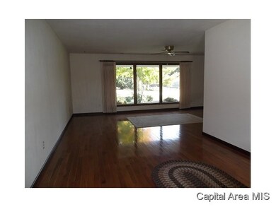 109 Leland Lake Dr, Jacksonville, IL 62650 - photo 3