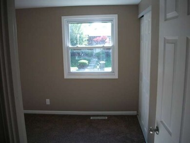 114 Pecos Cir, Carpentersville, IL 60110 - photo 5