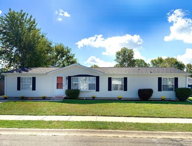 3319 Fall Valley Dr, Columbus, IN 47203 - photo 2