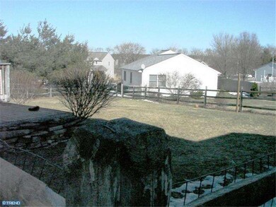 1025 Jodie Ct, Pennsburg, PA 18073 - photo 4