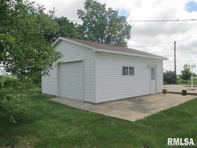 1464 Merritt Rd, Jacksonville, IL 62650 - photo 4