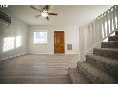 515 W 14th St, the Dalles, OR 97058 - photo 4