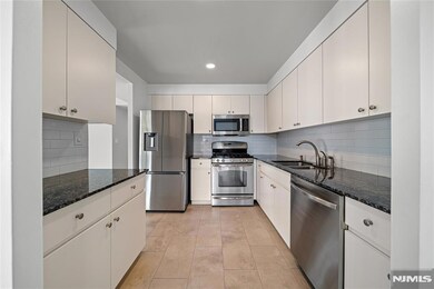 301 Ellery Ct, Edgewater, NJ 07020 - photo 4