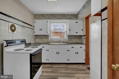 71 N 5th St, Mount Wolf, PA 17347 - photo 6