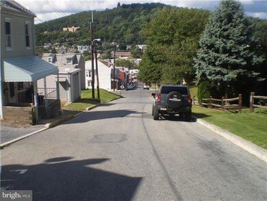 630 S 16 1/2 St, Reading, PA 19606 - photo 3