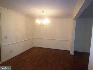 12766 Dogwood Hills Ln, Fairfax, VA 22033 - photo 3