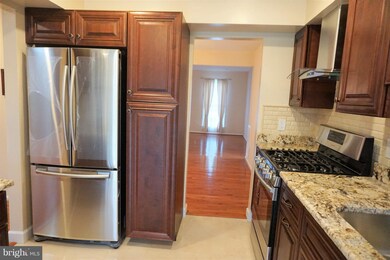 12242 Tildenwood Dr, Rockville, MD 20852 - photo 3