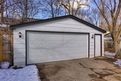 7420 Southview Dr, Des Moines, IA 50315 - photo 3