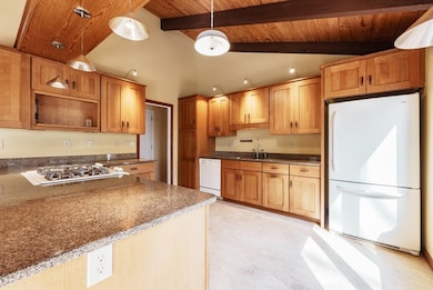 77 Morgan Cir, Amherst, MA 01002 - photo 3