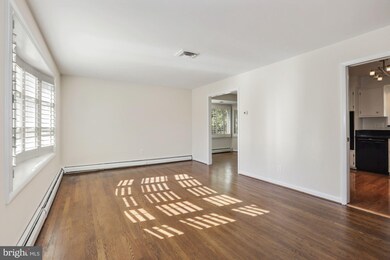 6714 Moly Dr, Falls Church, VA 22046 - photo 2