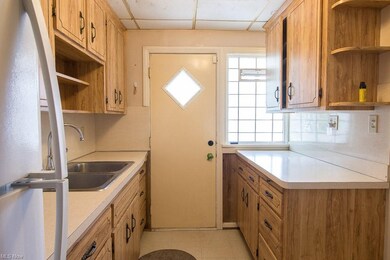 9x7 Kitchen area with all appliances remaining