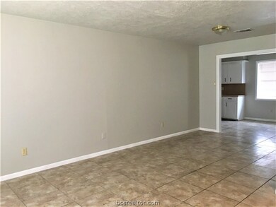 1213 S Ridgefield Cir, College Station, TX 77840 - photo 3