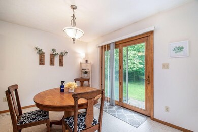 28815 Runkle St dining