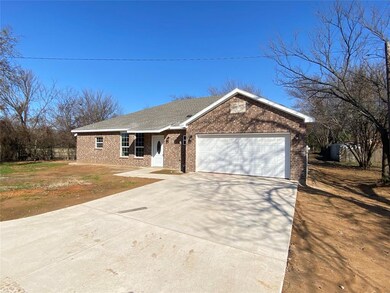 653 Dewey St, Cleburne, TX 76031 - photo 2