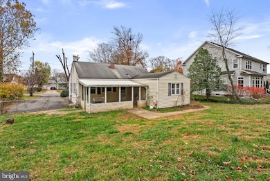 1832 Pimmit Dr, Falls Church, VA 22043 - photo 2