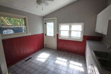 1308 Sacramento Dr, Carpentersville, IL 60110 - photo 6