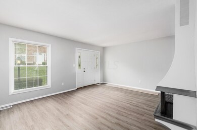 619 Simbury St, Columbus, OH 43228 - photo 4